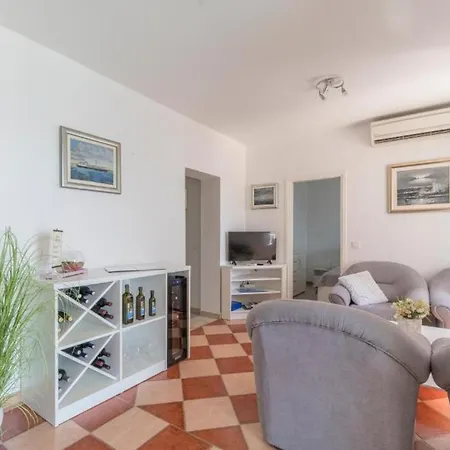 House Seaview Toma Dingac בית נופש *
